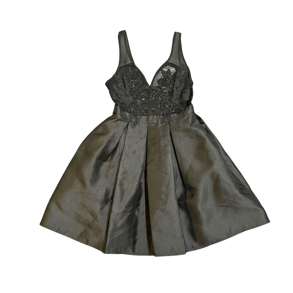 Maniju Sleeveless Mini Cocktail V-Neck Dress Intricate Crochet Lace Floral SZ M